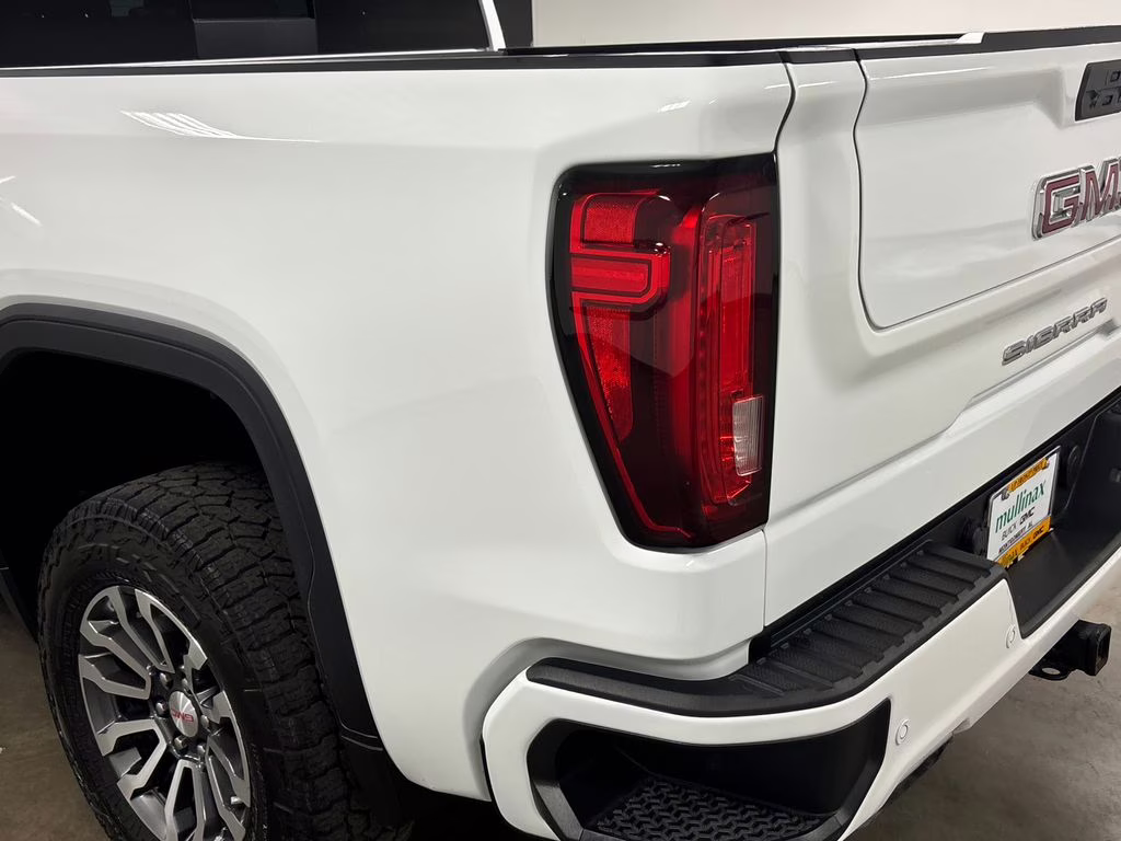 2021 Summit White GMC Sierra 1500 AT4 4X4 Truck