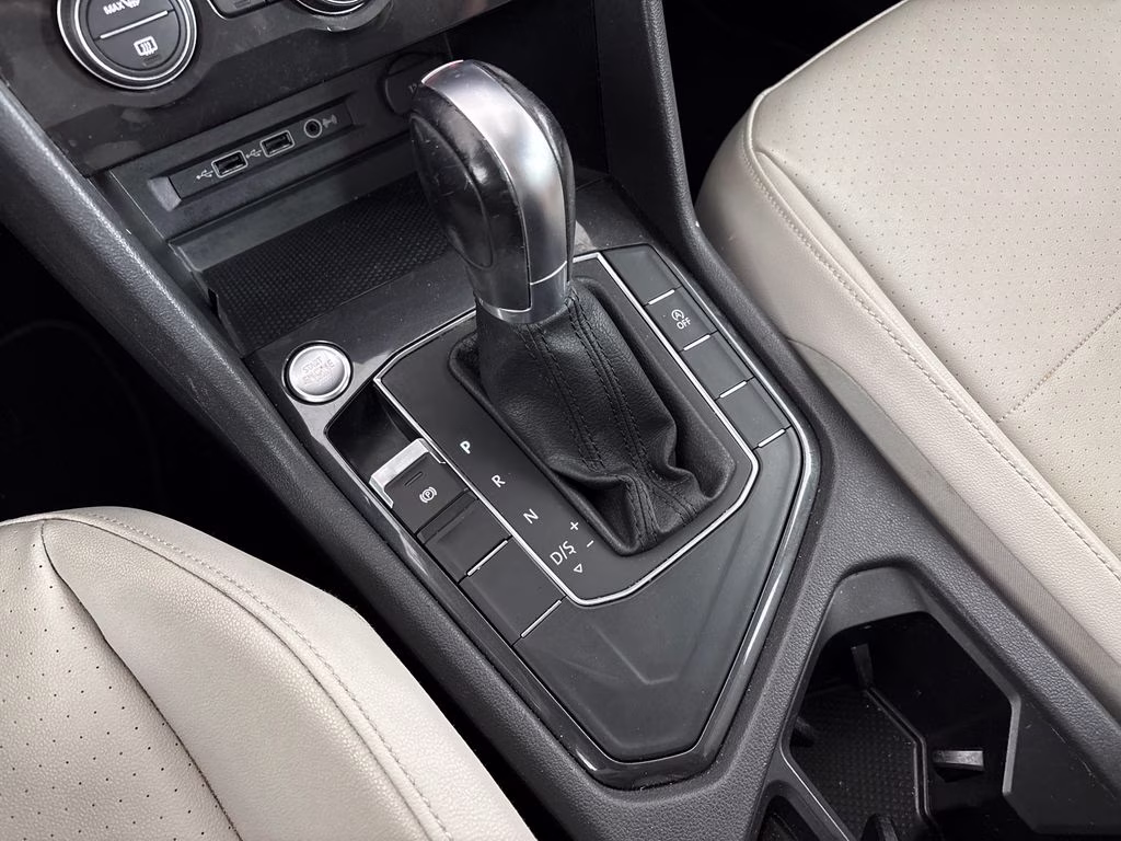 2019 Dark Moss Green Metallic Volkswagen Tiguan 2.0T SE FWD SUV