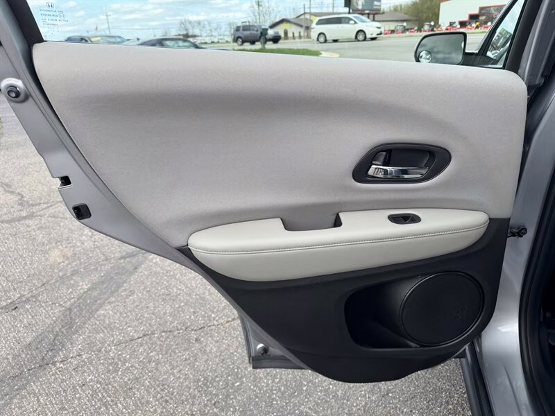 2017 Lunar Silver Metallic Honda HR-V LX AWD Crossover