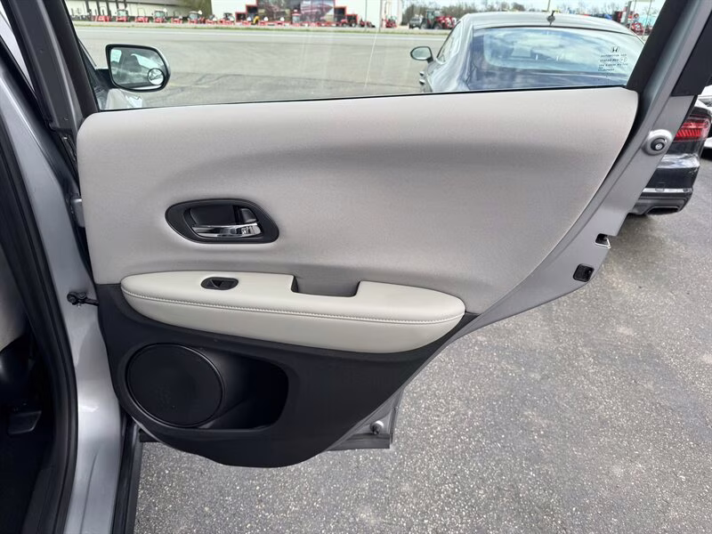 2017 Lunar Silver Metallic Honda HR-V LX AWD Crossover