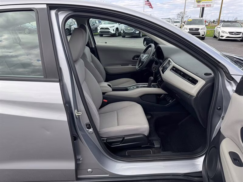 2017 Lunar Silver Metallic Honda HR-V LX AWD Crossover