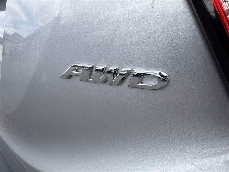 2017 Lunar Silver Metallic Honda HR-V LX AWD Crossover