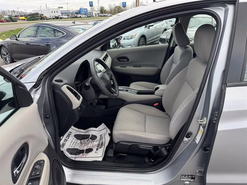 2017 Lunar Silver Metallic Honda HR-V LX AWD Crossover