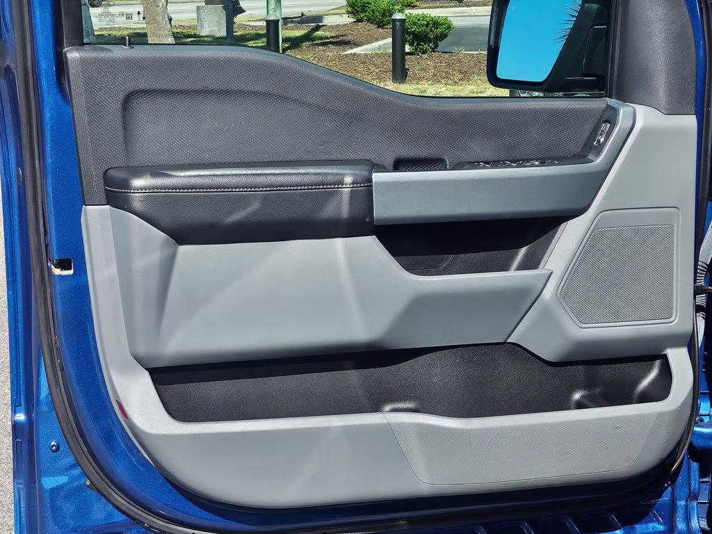 2023 Atlas Blue Metallic Ford F-150 XLT 4X4 Truck