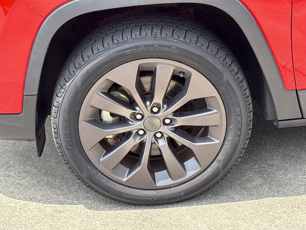 2021 Spitfire Orange Clearcoat Jeep Cherokee Latitude Lux 4X4 SUV