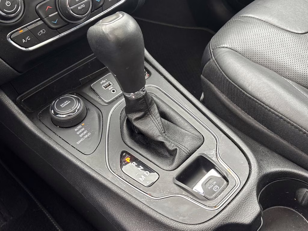 2021 Spitfire Orange Clearcoat Jeep Cherokee Latitude Lux 4X4 SUV