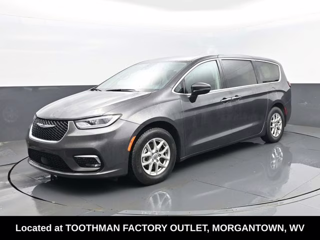 2023 Granite Crystal Metallic Clearcoat Chrysler Pacifica Touring L FWD Van