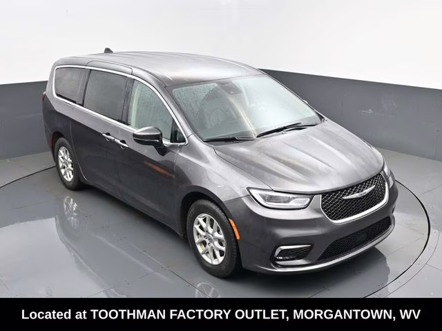 2023 Granite Crystal Metallic Clearcoat Chrysler Pacifica Touring L FWD Van