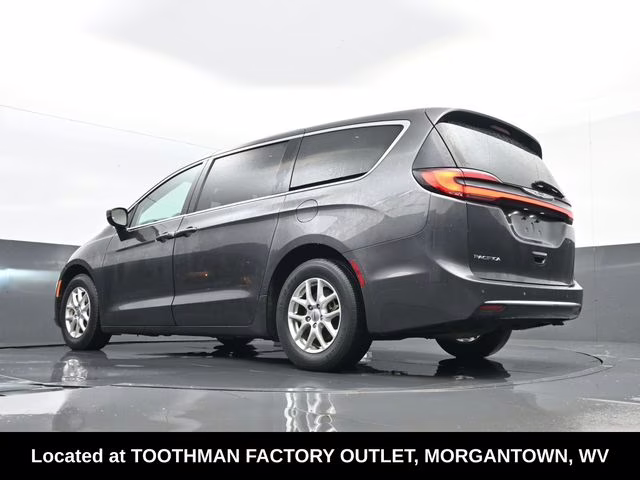 2023 Granite Crystal Metallic Clearcoat Chrysler Pacifica Touring L FWD Van