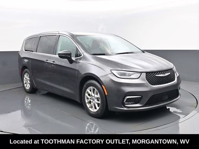 2023 Granite Crystal Metallic Clearcoat Chrysler Pacifica Touring L FWD Van