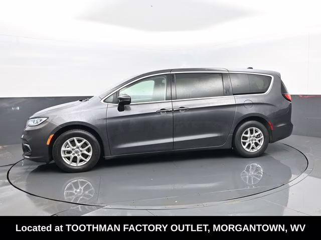 2023 Granite Crystal Metallic Clearcoat Chrysler Pacifica Touring L FWD Van