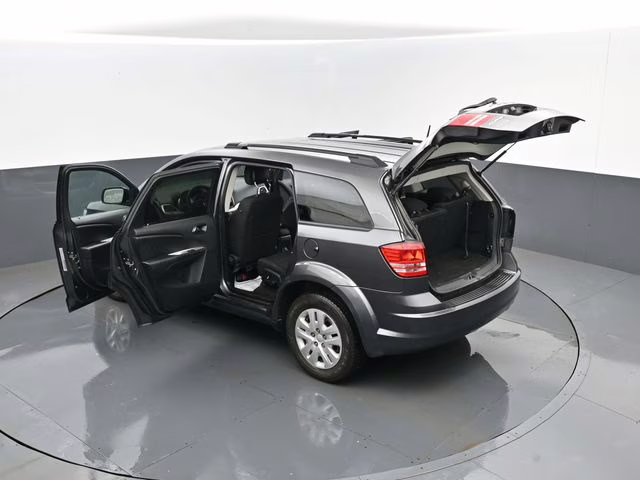 2019 Granite Crystal Metallic Clearcoat Dodge Journey SE FWD SUV