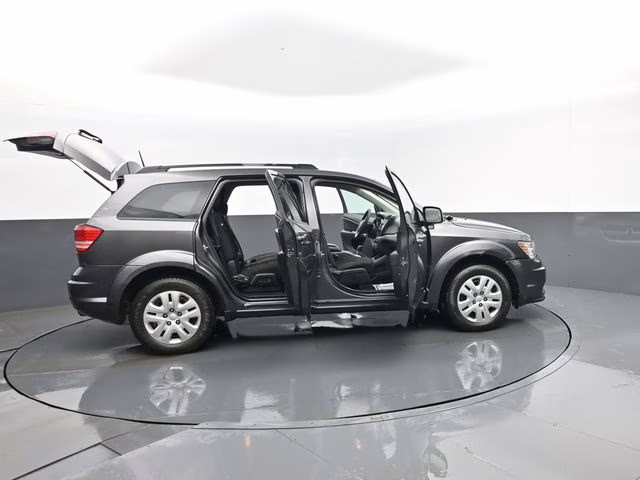2019 Granite Crystal Metallic Clearcoat Dodge Journey SE FWD SUV