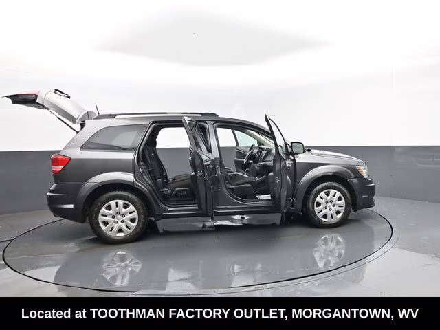 2019 Granite Crystal Metallic Clearcoat Dodge Journey SE FWD SUV