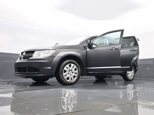 2019 Granite Crystal Metallic Clearcoat Dodge Journey SE FWD SUV