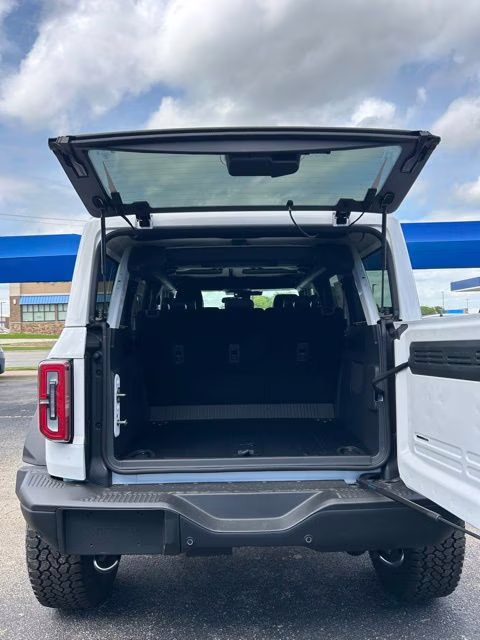 2026 White Ford Bronco Badlands 4X4 SUV