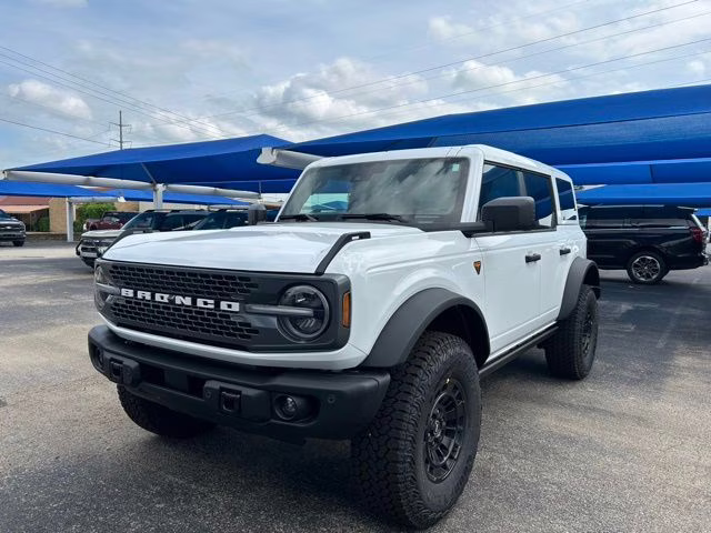 2026 White Ford Bronco Badlands 4X4 SUV