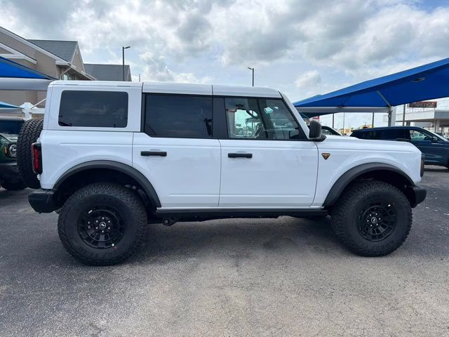 2026 White Ford Bronco Badlands 4X4 SUV