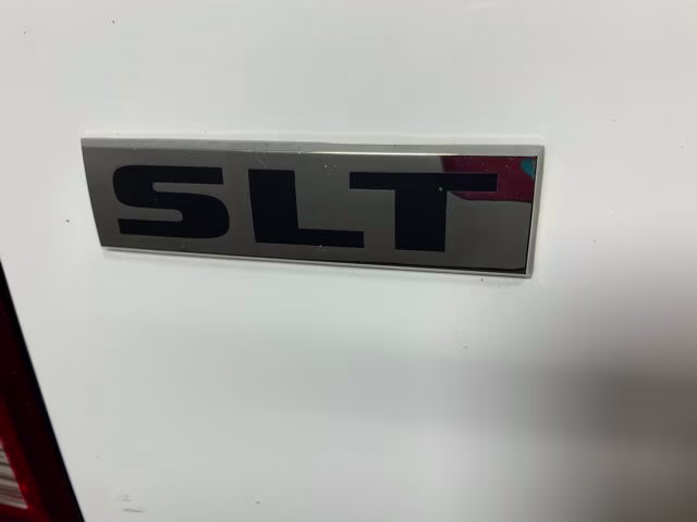 2022 Bright White Clearcoat Ram 1500 Classic SLT 4X4 Truck