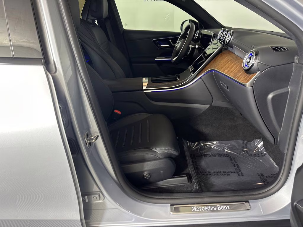 2025 Cirrus Silver Metallic Mercedes-Benz GLC GLC 300 Coupe AWD SUV