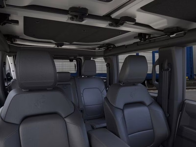 2026 Oxford White Ford Bronco Badlands 4X4 SUV