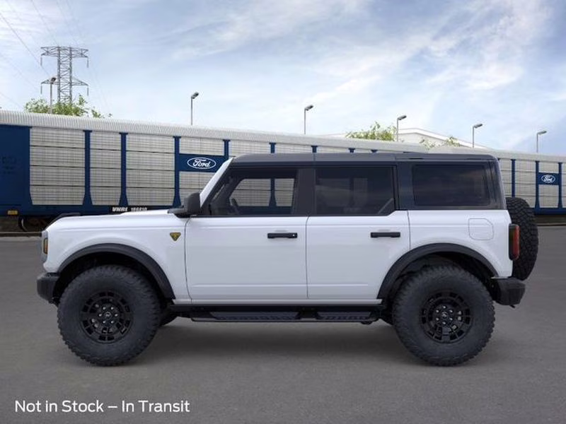 2026 Oxford White Ford Bronco Badlands 4X4 SUV