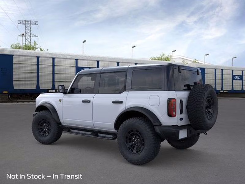2026 Oxford White Ford Bronco Badlands 4X4 SUV