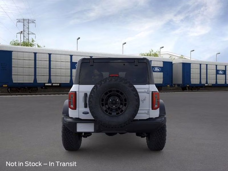 2026 Oxford White Ford Bronco Badlands 4X4 SUV