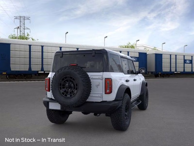 2026 Oxford White Ford Bronco Badlands 4X4 SUV