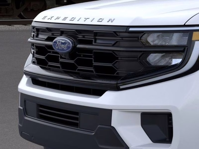 2026 Star White Metallic Tri-Coat Ford Expedition Max Active 4X4 SUV