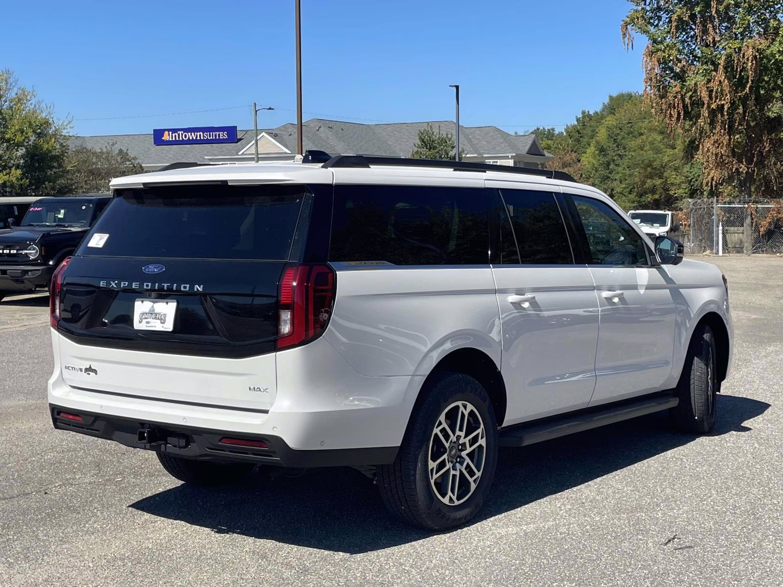 2025 Star White Metallic Tri-Coat Ford Expedition Max Active RWD SUV