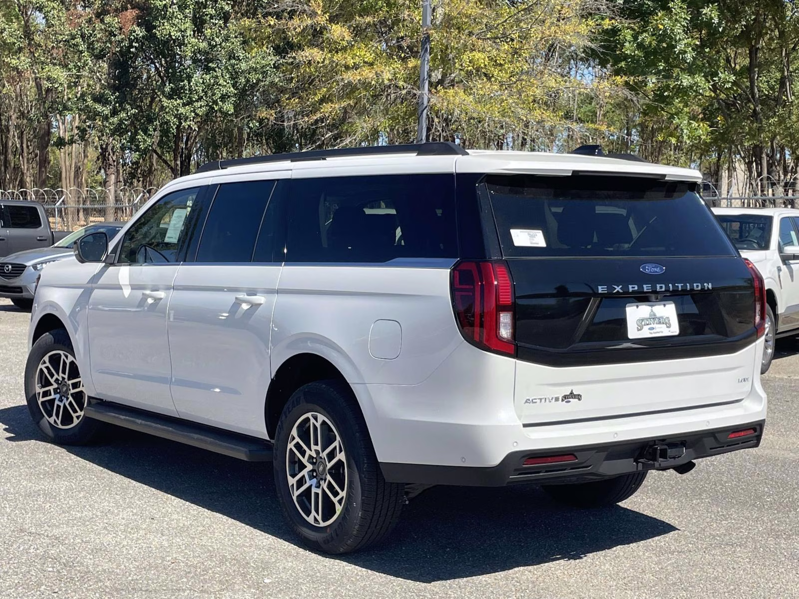 2025 Star White Metallic Tri-Coat Ford Expedition Max Active RWD SUV