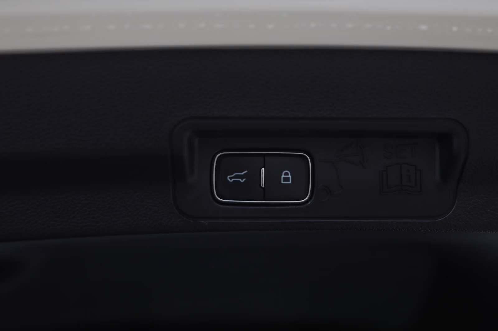 2023 Star White Metallic Tri-Coat Ford Explorer ST 4X4 SUV