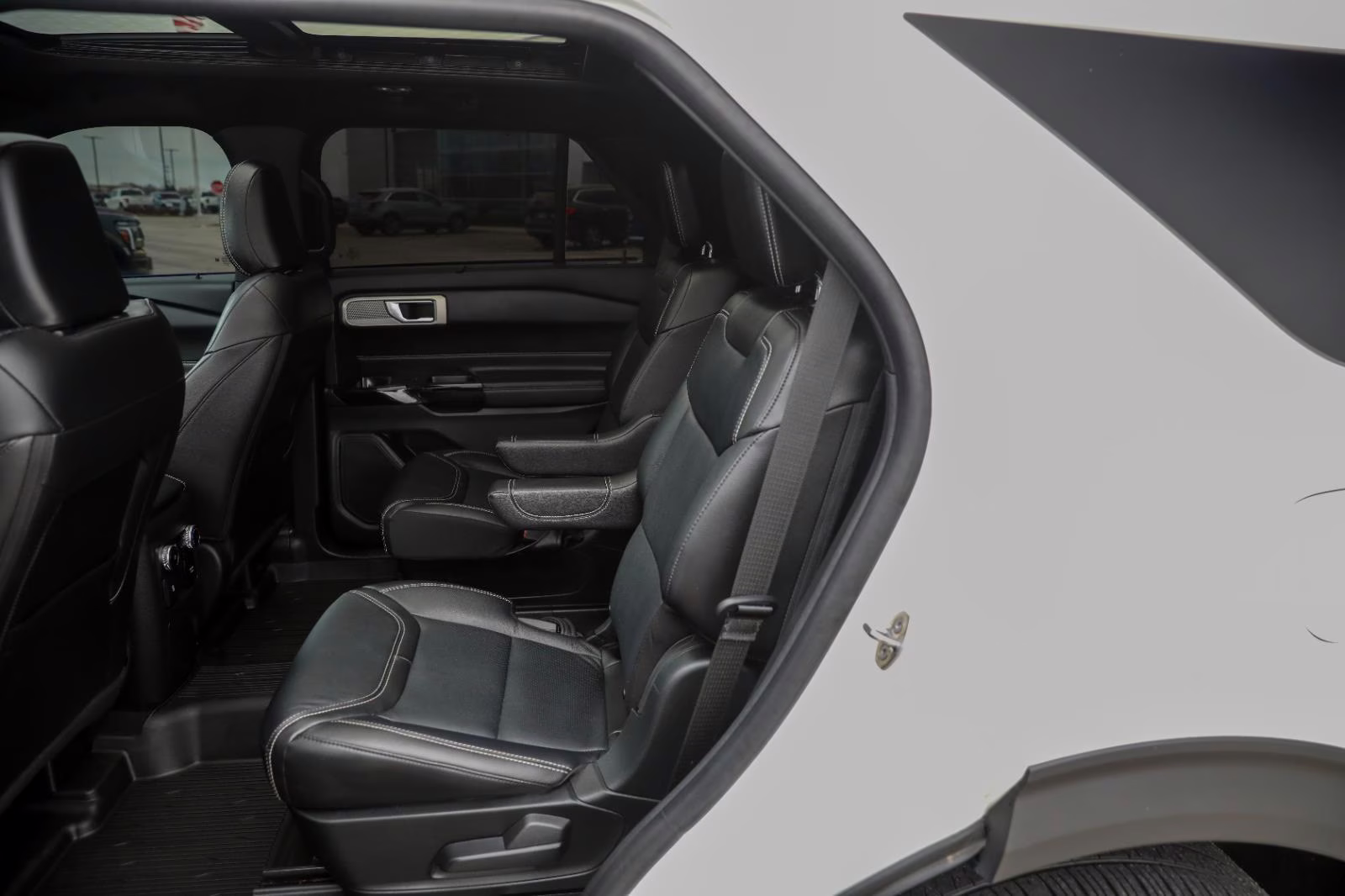 2023 Star White Metallic Tri-Coat Ford Explorer ST 4X4 SUV