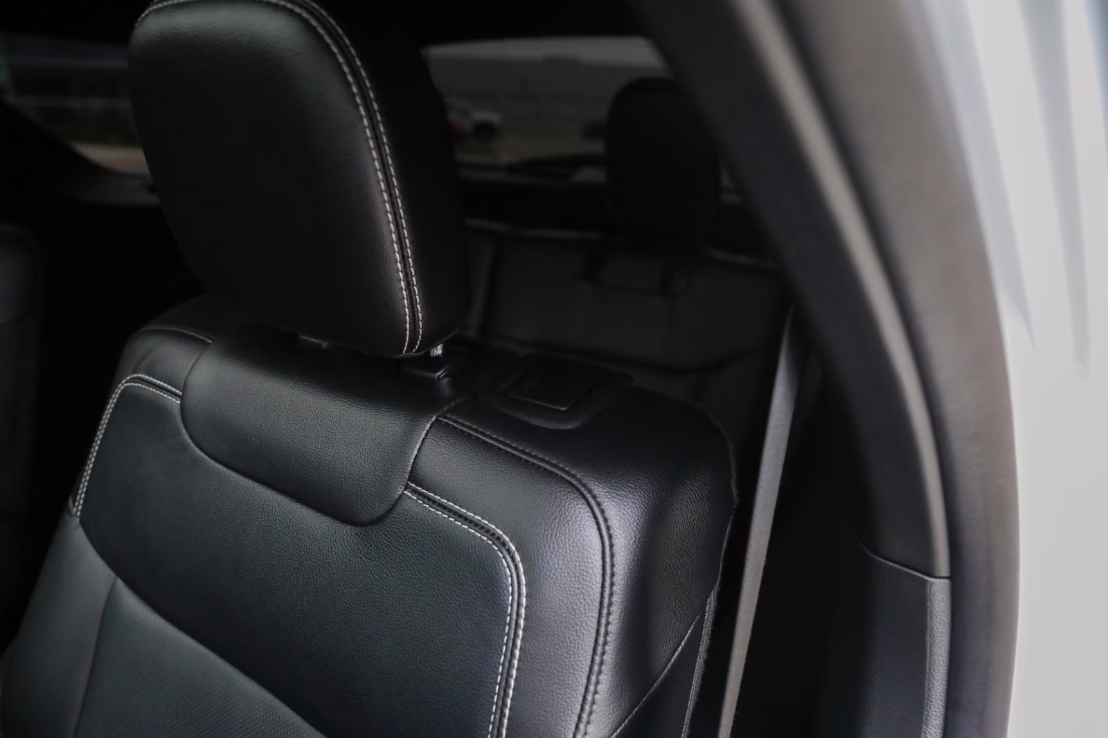 2023 Star White Metallic Tri-Coat Ford Explorer ST 4X4 SUV