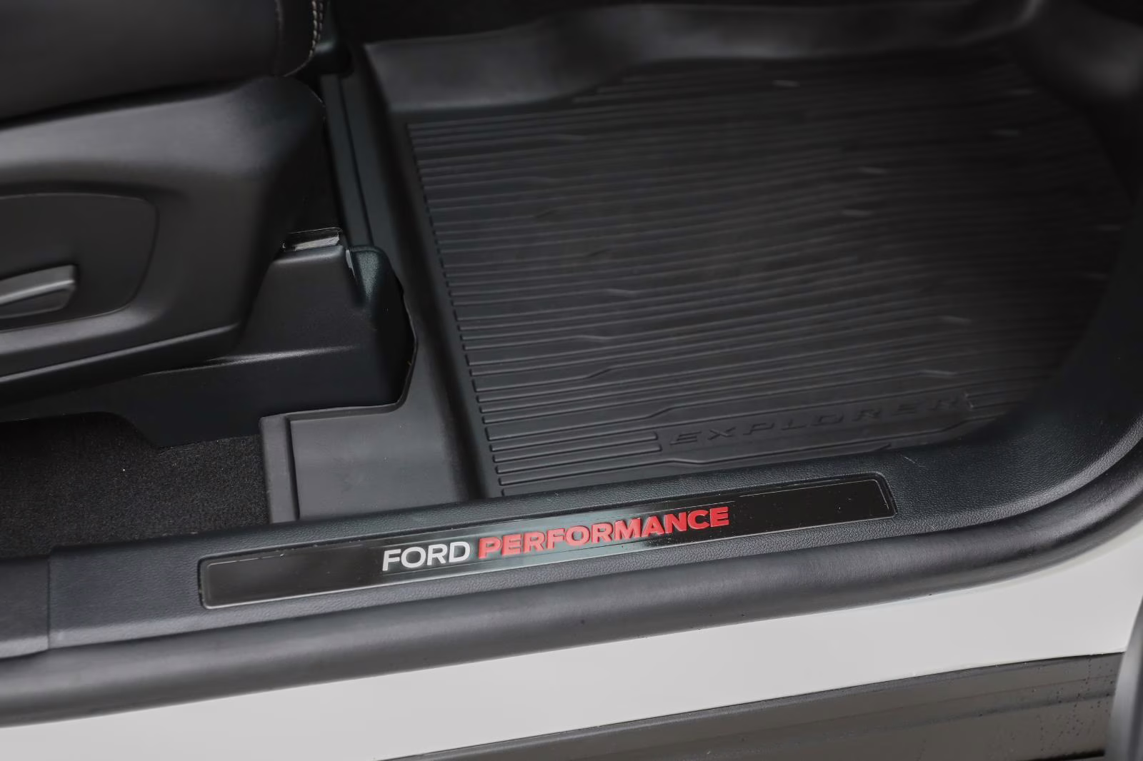 2023 Star White Metallic Tri-Coat Ford Explorer ST 4X4 SUV