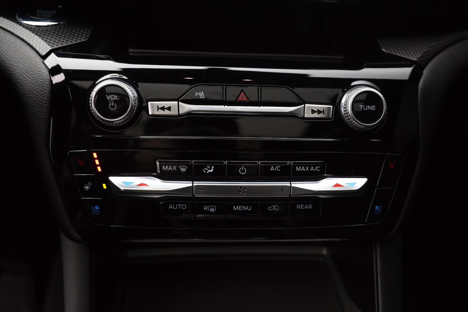 2023 Star White Metallic Tri-Coat Ford Explorer ST 4X4 SUV