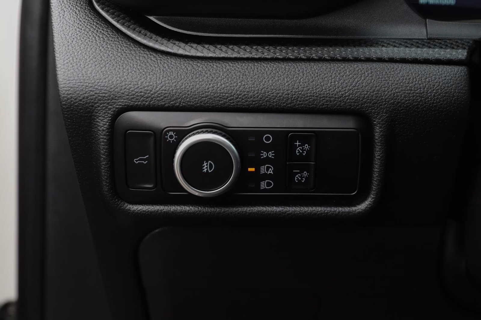 2023 Star White Metallic Tri-Coat Ford Explorer ST 4X4 SUV