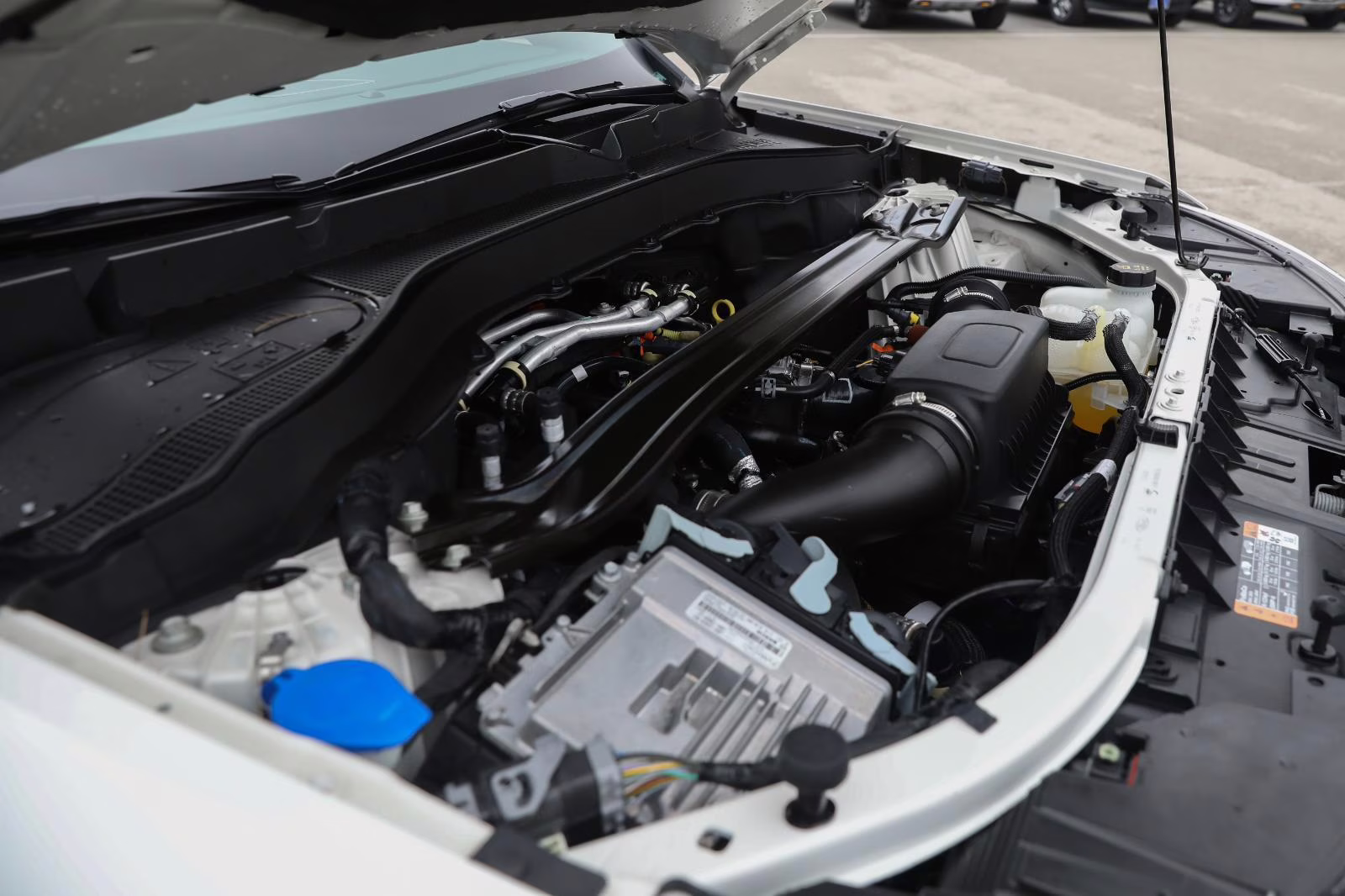 2023 Star White Metallic Tri-Coat Ford Explorer ST 4X4 SUV