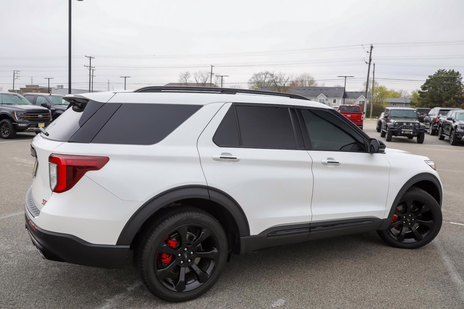 2023 Star White Metallic Tri-Coat Ford Explorer ST 4X4 SUV