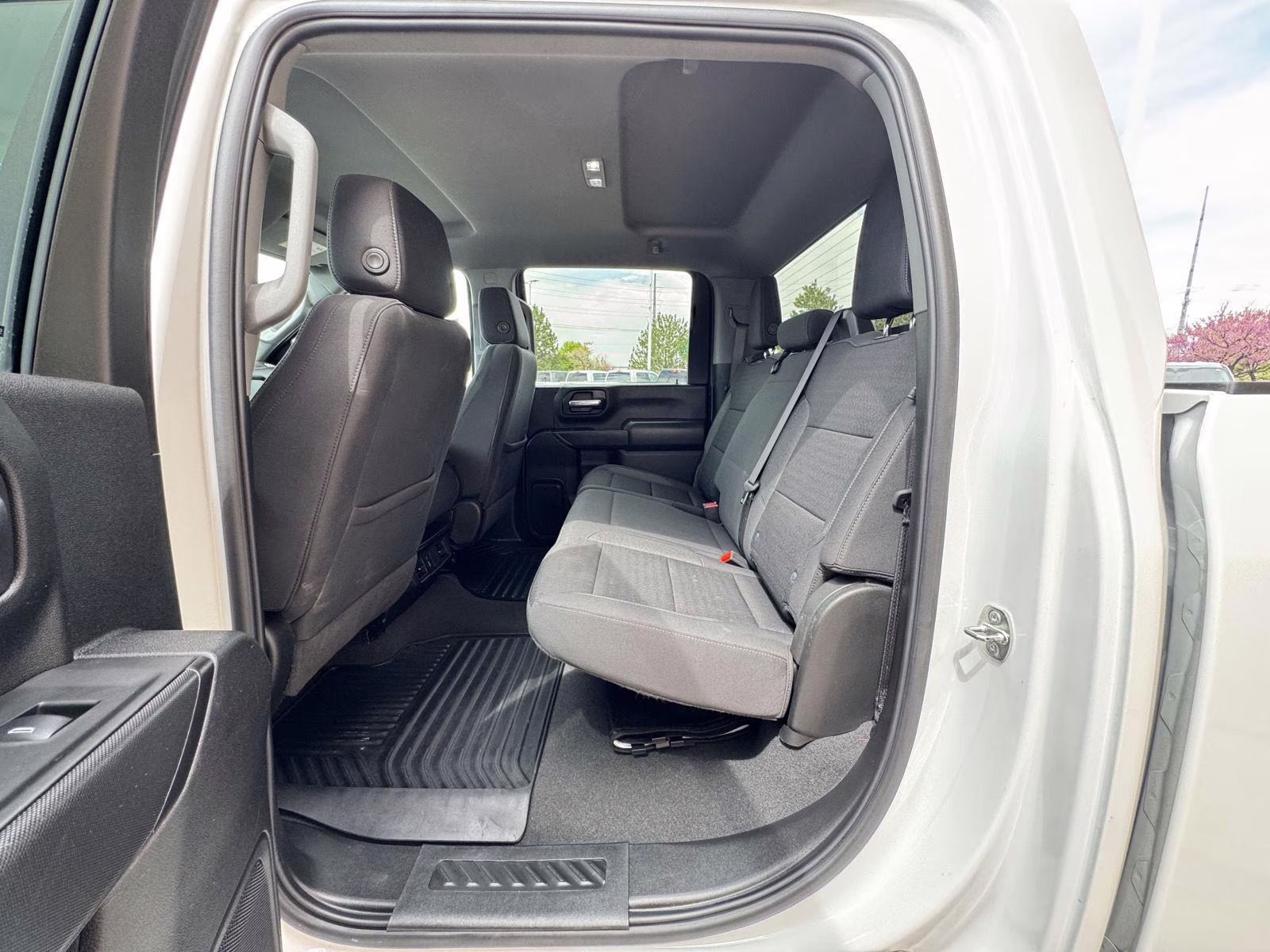 2024 Summit White Chevrolet Silverado 2500HD Custom 4X4 Truck