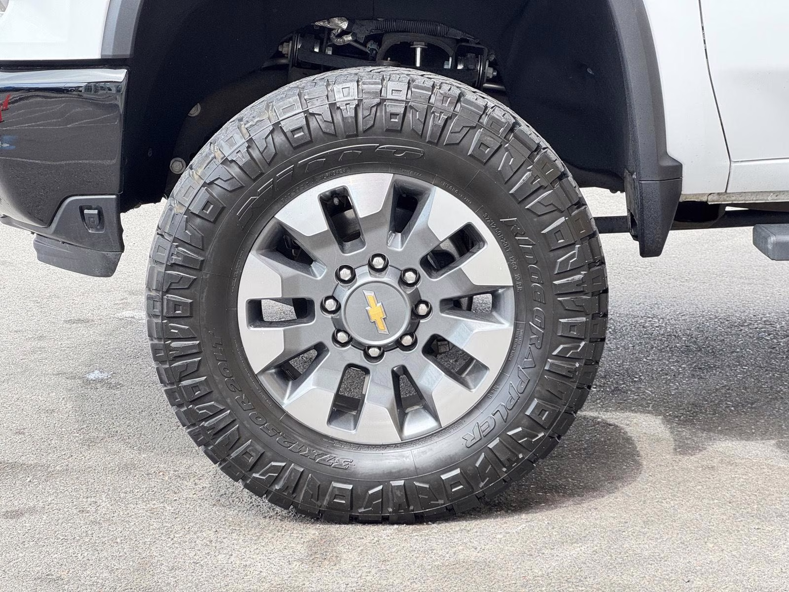 2024 Summit White Chevrolet Silverado 2500HD Custom 4X4 Truck