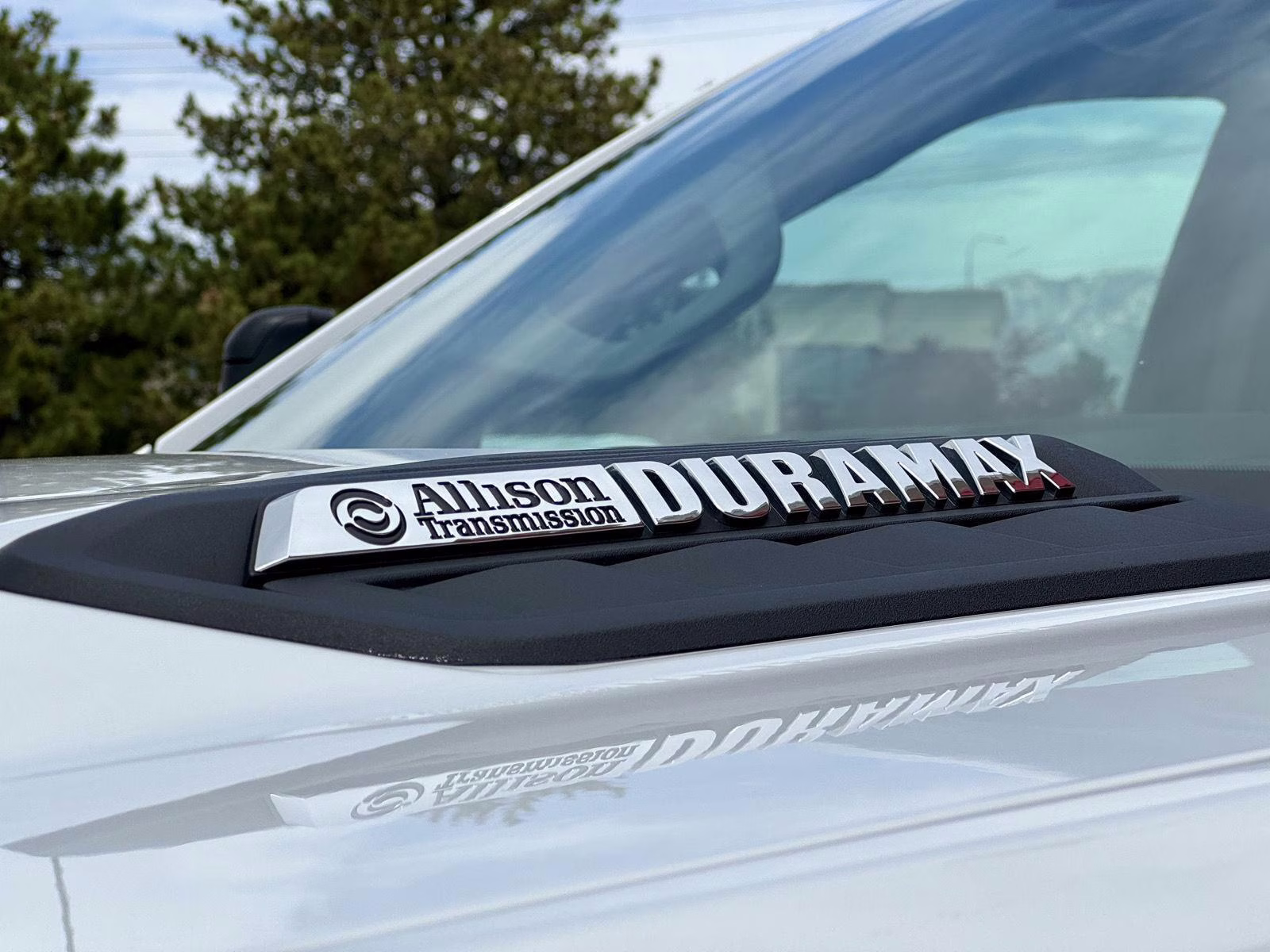 2024 Summit White Chevrolet Silverado 2500HD Custom 4X4 Truck