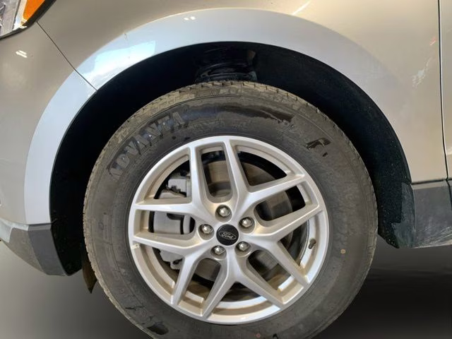 2024 Iconic Silver Metallic Ford Edge SEL AWD SUV