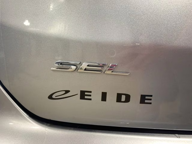 2024 Iconic Silver Metallic Ford Edge SEL AWD SUV