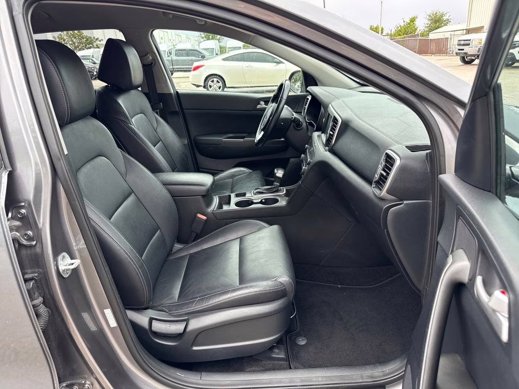 2017 Mineral Silver Kia Sportage EX FWD SUV