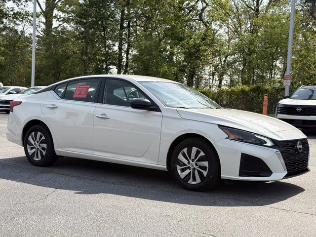 2025 Glacier White Nissan Altima 2.5 S FWD Sedan