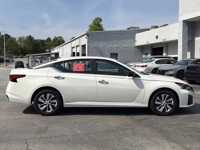 2025 Glacier White Nissan Altima 2.5 S FWD Sedan