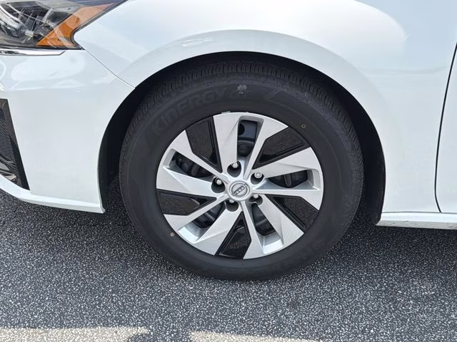 2025 Glacier White Nissan Altima 2.5 S FWD Sedan