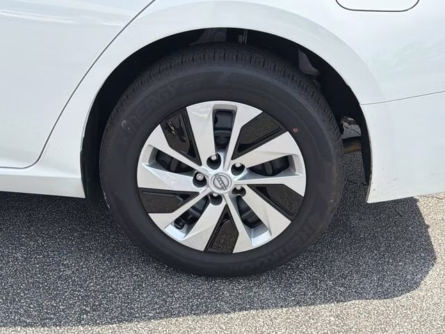 2025 Glacier White Nissan Altima 2.5 S FWD Sedan